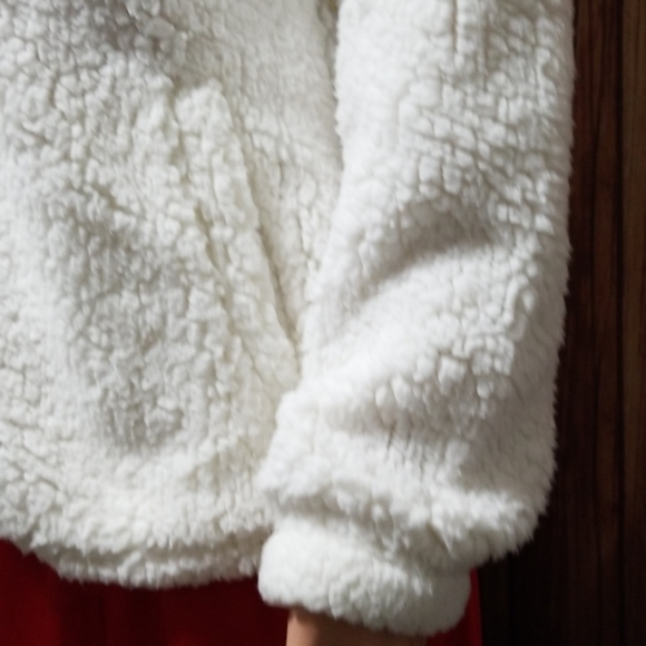 ✨Last Call✨Shepra Cozy White Jacket Size Medium - Picture 3 of 5